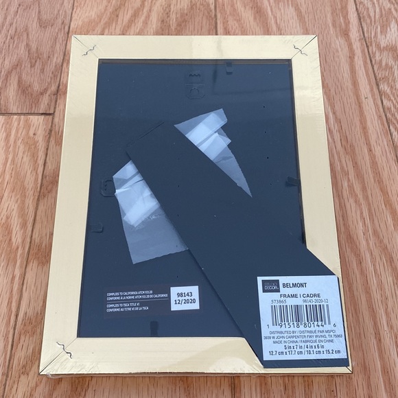 Frame/Cadre - Picture 2 of 4